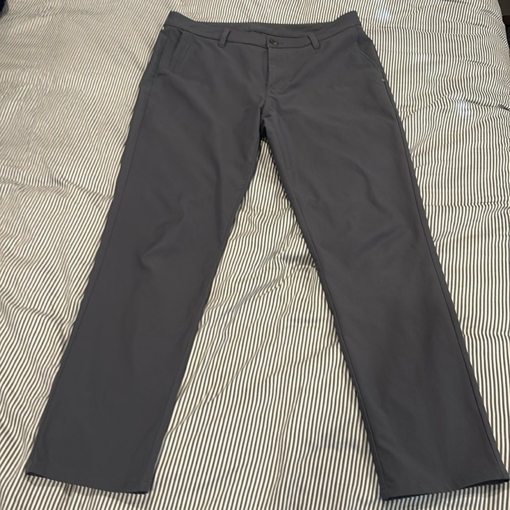 Vuori Cascade Tech Chino Pant. Size 32 in the waist and 30 in the length.